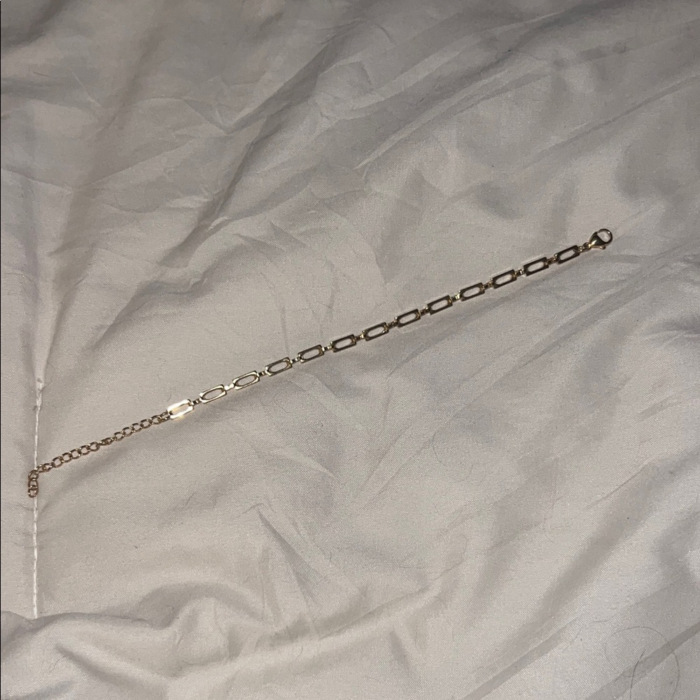 Elegant Gold Chain Bracelet